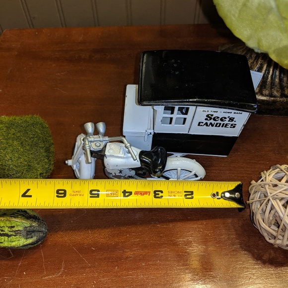 Vintage Style Sees Candies Motorcycle Delivery. 19 - Picture 4 of 4